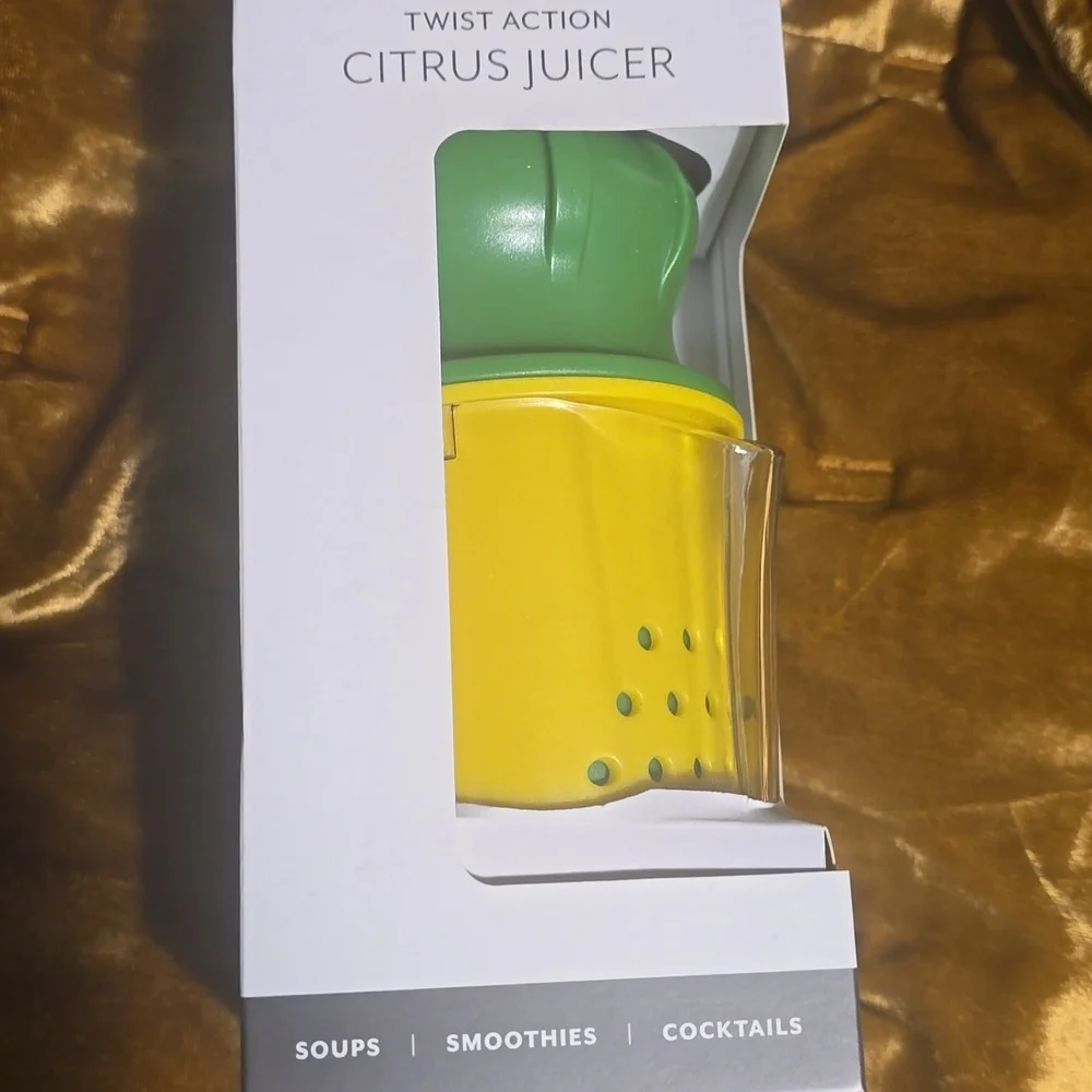 ♥️BUY 2 GET 1 FREE Sur La Table Twist Action Lemon & Lime Juicer, Retail $24.95